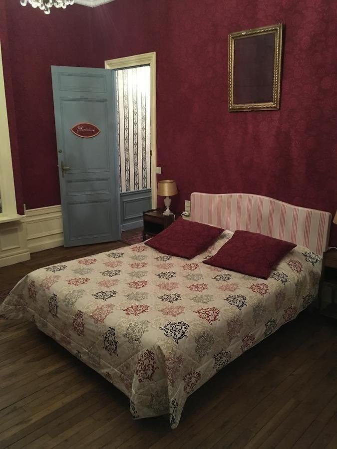 Manoir De La Graviere Bed and Breakfast Mouzon  Buitenkant foto