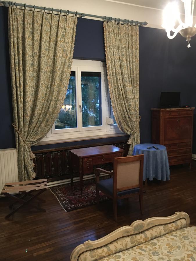 Manoir De La Graviere Bed and Breakfast Mouzon  Buitenkant foto